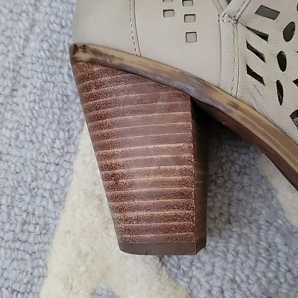 Jessica Simpson Peep Toe Shooties - Picture 11 of 12